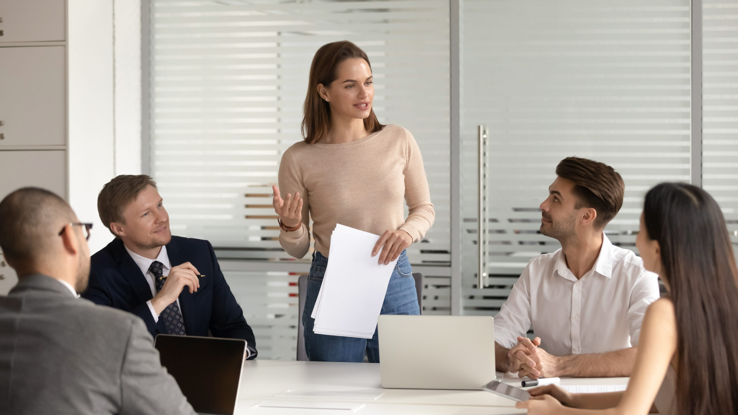 Confident,Female,Manager,Presenting,Financial,Report,Speak,At,Team,Meeting